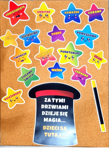 dekoracja drzwi za tymi drzwiami dzieci są (4).png