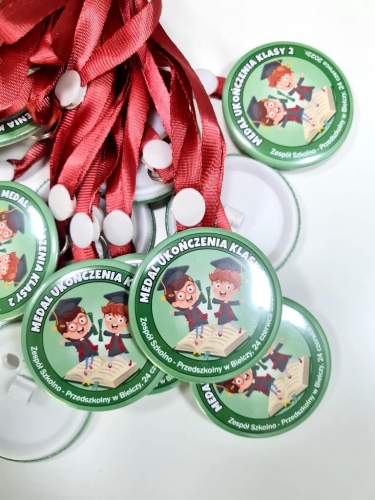 medal ukończenia klasy dzieci.jpg