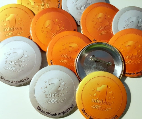 przypinki medale z własnym napisem przykładowa realizacja