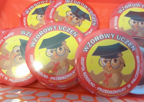 przypinki wzorowy uczeń przykładowa realizacja