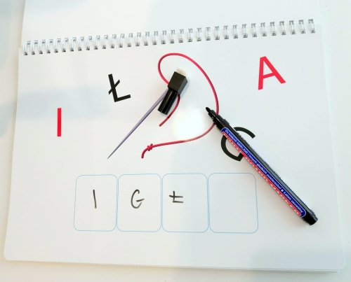 książeczka wyrazowe układanki wersja z pisakiem.jpg