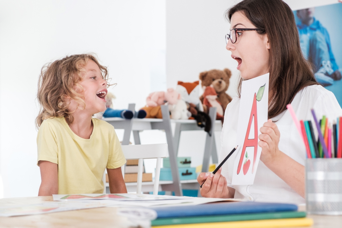 Ćwiczenia logopedyczne w domu – jak zmotywować dziecko do regularnej pracy?
